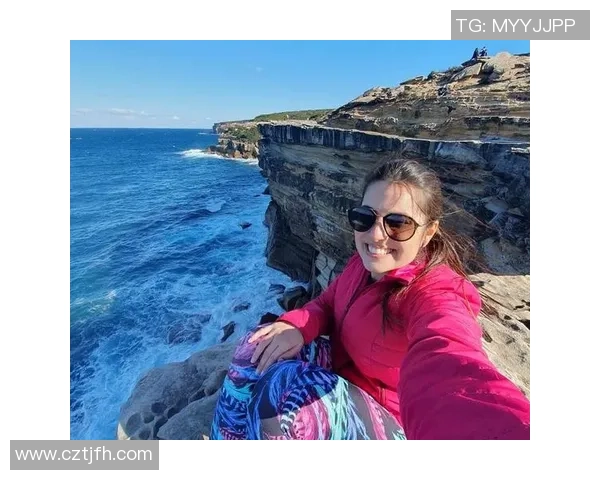 足球球星自拍动作全解析 深入解读女性球迷与偶像互动新方式 足球球星自拍动作全解析 深入解读女性球迷与偶像互动新方式